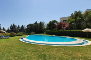 LovelyStay - Classic 2BDR Apartment W Pool and Near Beach